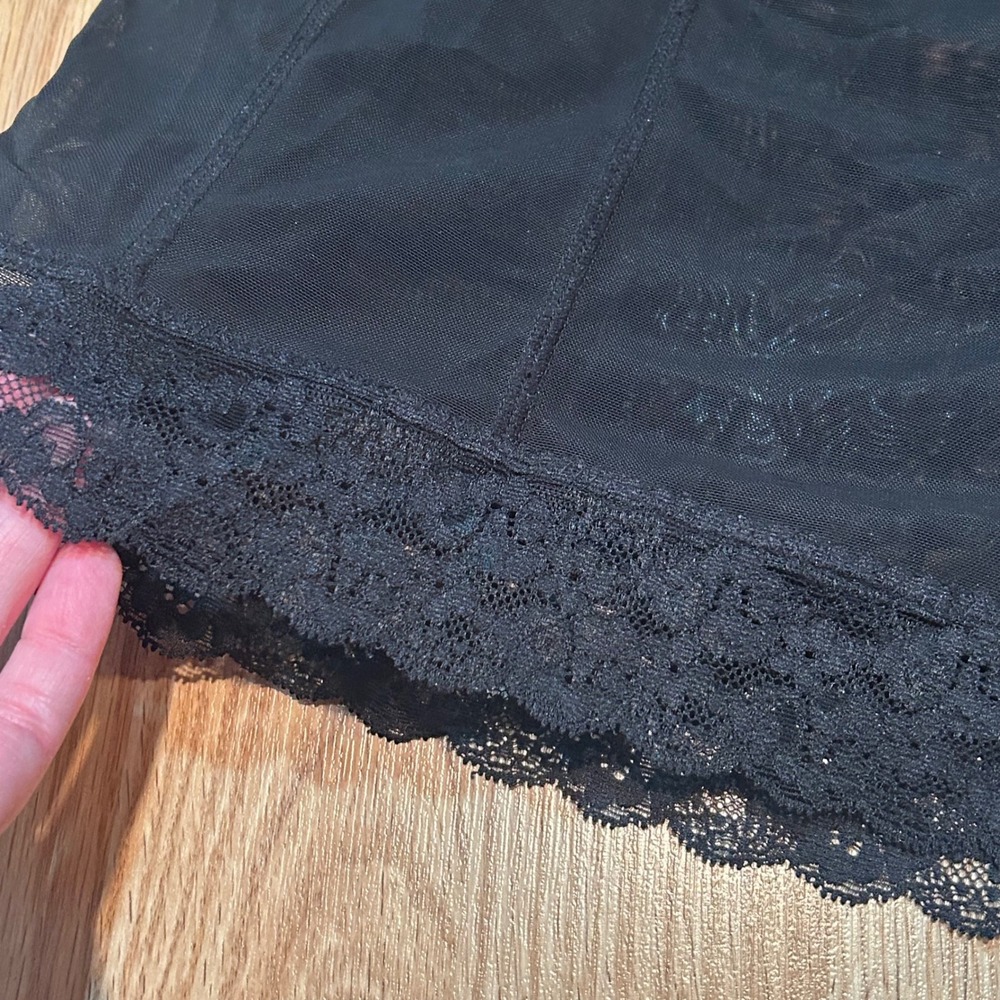 Fredericks of Hollywood Black Mesh Lace Trim Control Slip Skirt Style 8705 Large - Picture 2 of 5